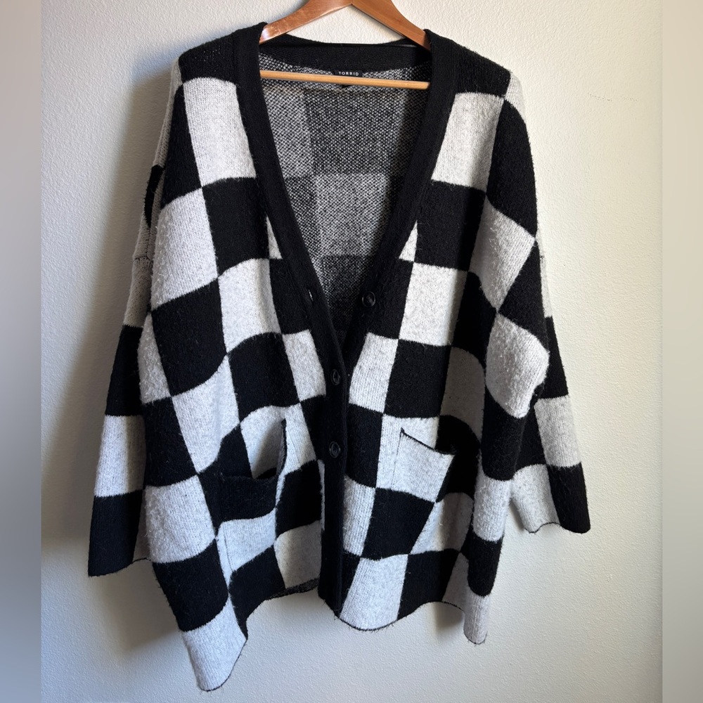 Oversized Torrid Black and White Checkered Button Cardigan size 1/2